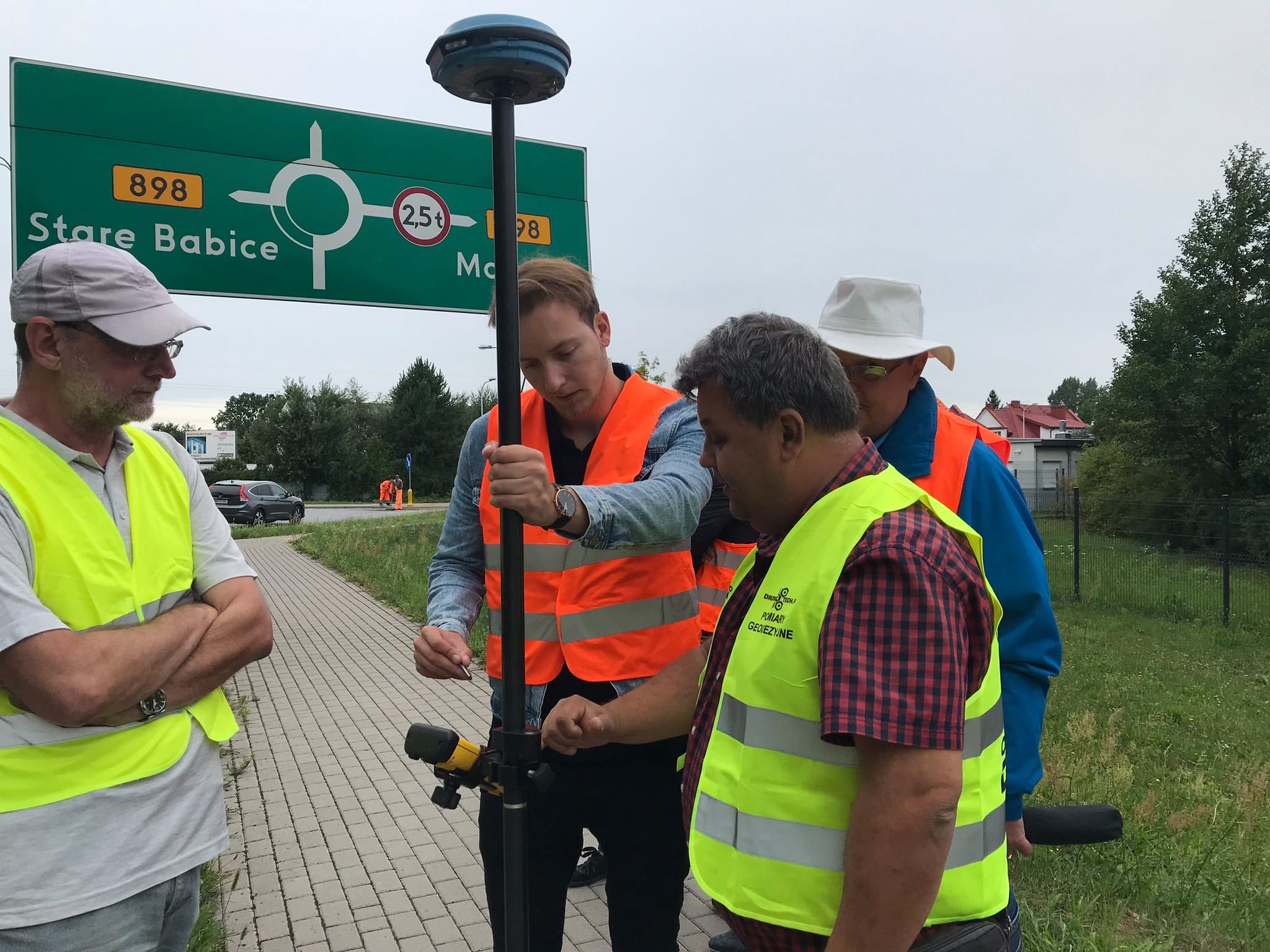 Ćwiczenia geodezyjne z łatą GNSS – fotogrametria dronem DRONE4TECH