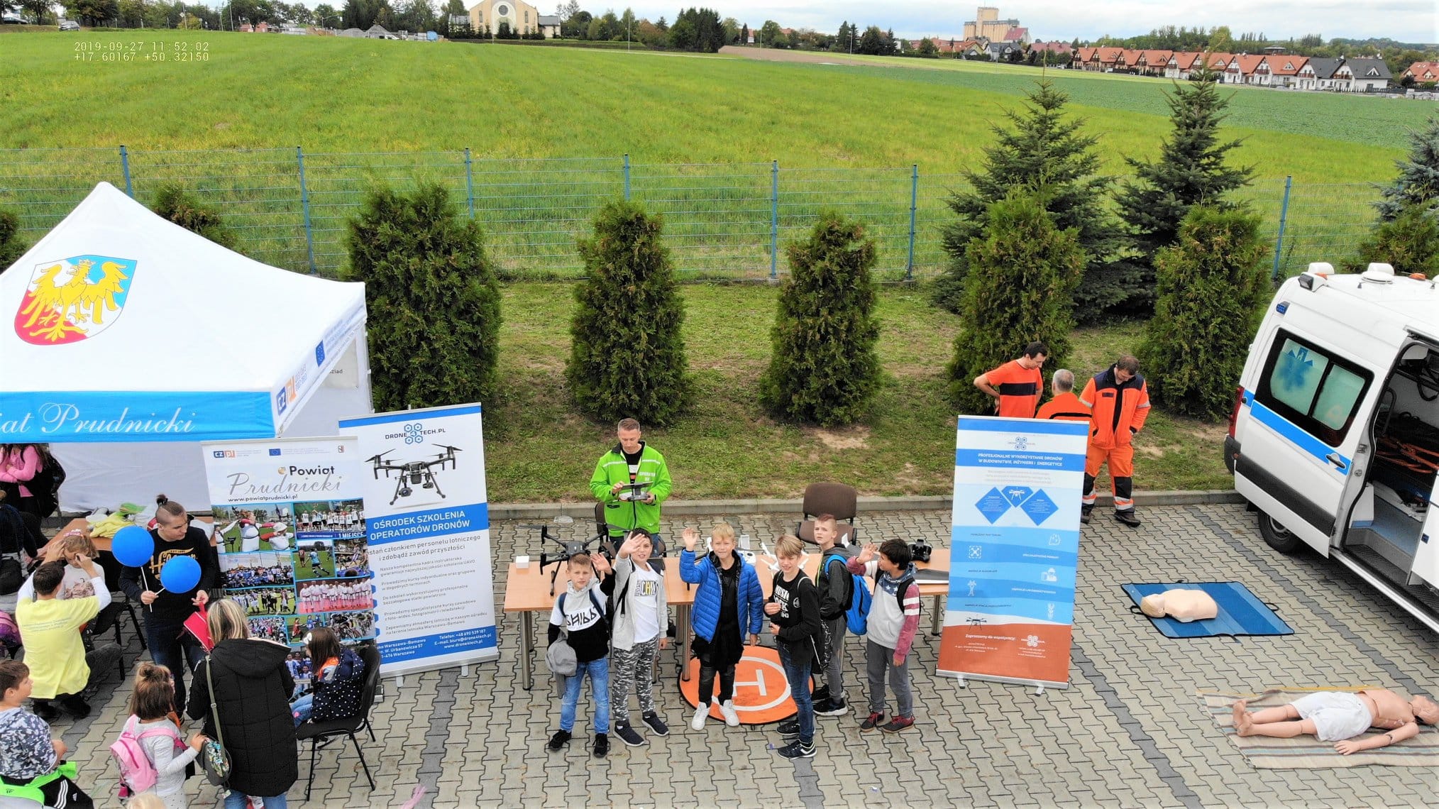 Pokaz dronów dla młodzieży – edukacja BSP i bezpieczeństwo lotów DRONE4TECH